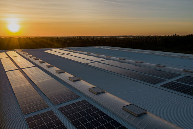 Ventajas de la energía solar en el sector industrial: ahorro y sostenibilidad