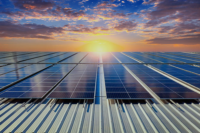 Placas solares para naves industriales: pasos para la instalación exitosa de los paneles